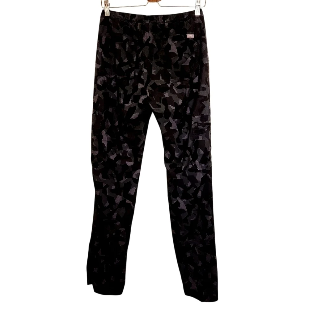 FIGS | Men's Black & Gray Camouflage Cargo Jogger Medical Scrubs Pants (Size XS)